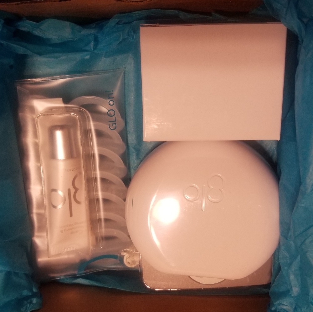 GLO Teeth Whitening System